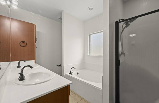 13638 Cantebury Avenue Gallery 2