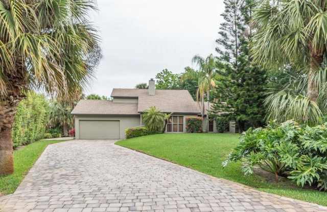 889 Robin Lane Gallery 2