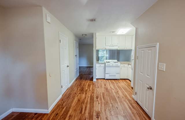 590 Hill Lane Unit #4 Gallery 3