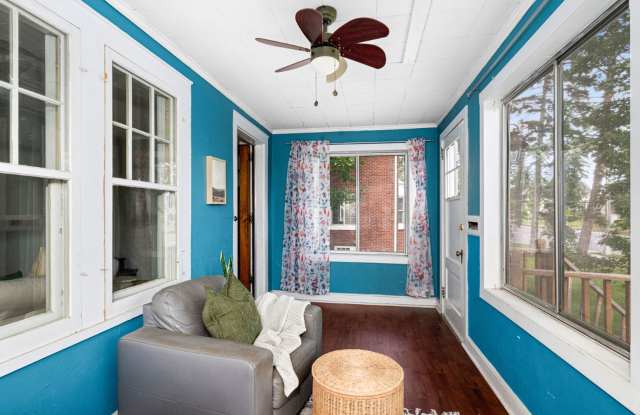 AVAILABLE December 1st- 4 BED 2 BATH 3-6 Month Lease Gallery 3