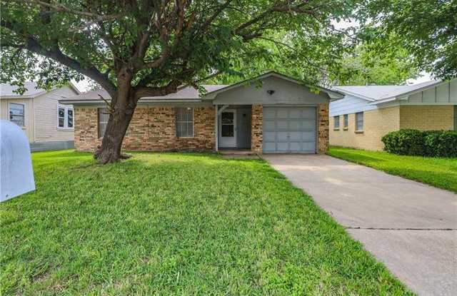 125 West Place - 125 West Place, White Settlement, TX 76108