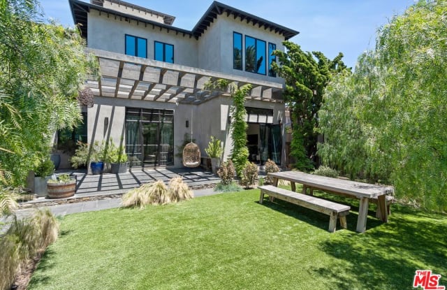 2216 SUPERIOR Avenue - 2216 Superior Avenue, Los Angeles, CA 90291
