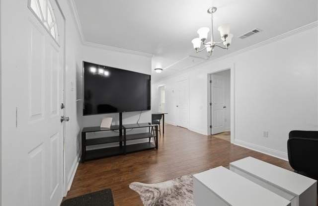 1710A S LOPEZ Street Gallery 3