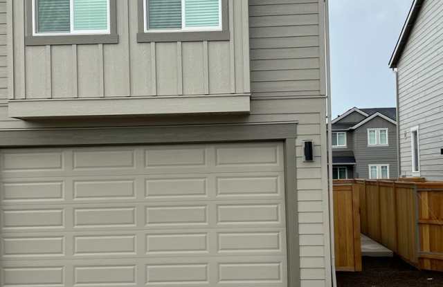 MOVE IN SPECIAL!  3 Bedroom / 2.5 Bathroom Townhome in NW Redmond's Dry Canyon Community Gallery 2