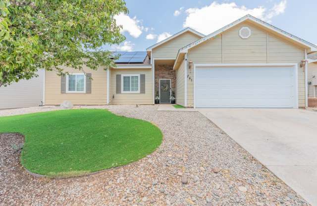 Conveniently located 3 Bedroom, 2 bath with Solar Panels photos photos
