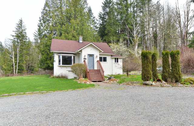 Ravendale - Charming Cottage 2 bed 1.5 bath + bonus loft on a large property Available NOW! - 35210 Southeast 257th Street, King County, WA 98051