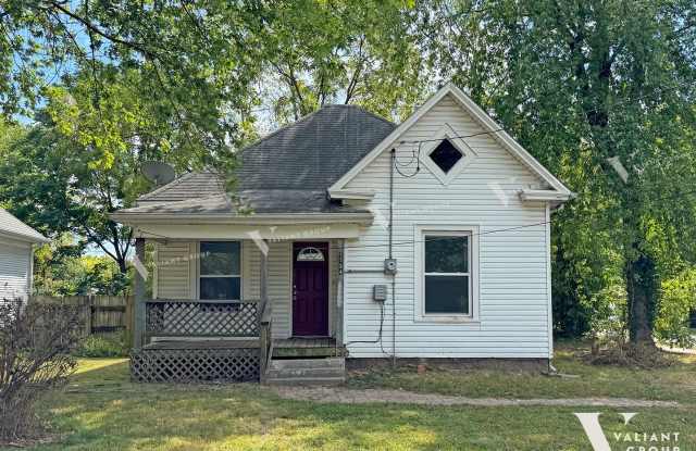 Charming 2-Bedroom, 1-Bathroom Rental Home in Tom Watkins Neighborhood - 1734 West Atlantic Street, Springfield, MO 65803