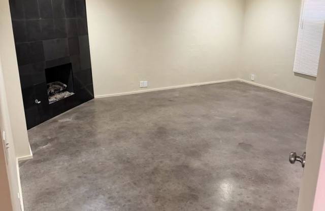 4 BEDROOM Home w/SPARKLING Pool. $2400.00 PRICE REDUCED! Gallery 3