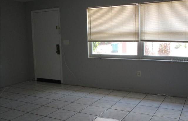 2120 PINERIDGE Gallery 4