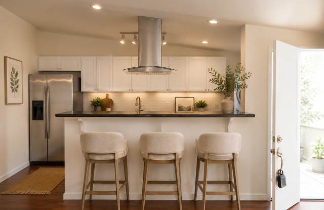 1125 N Genesee Ave photos photos