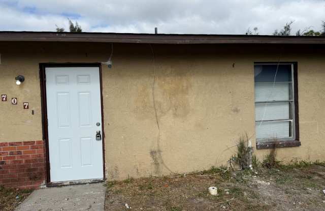 2 bed one and half bath - 707 64th Avenue Drive West, Bayshore Gardens, FL 34207