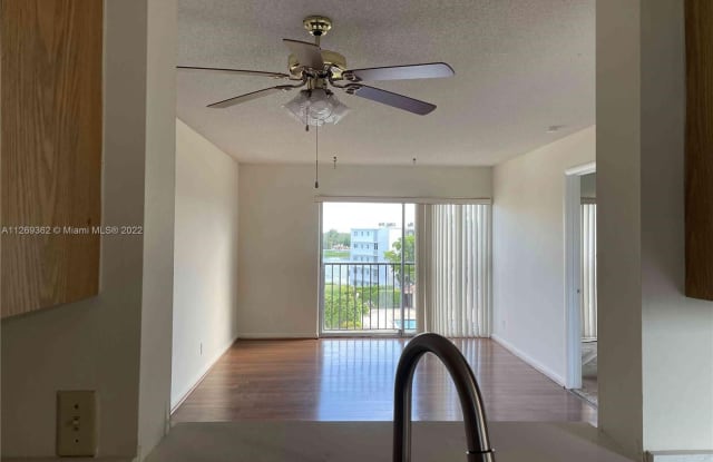 8620 N Sherman Cir Gallery 3