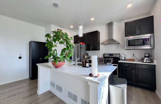 Gorgeous home with beautiful views! Gallery 3