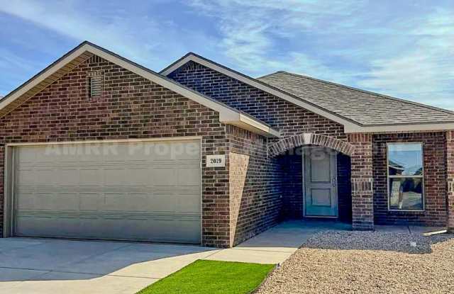 3 Bedroom For Summer Pre-Lease! photos photos