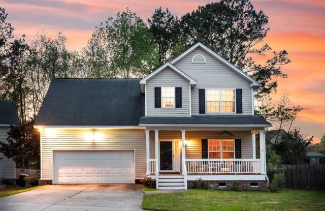 Spacious 3 bedroom/2.5 bathroom two story home available in Hanahan! photos photos