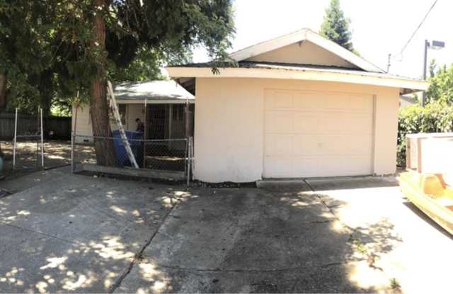 3BR/2BA Clearlake Oaks Home with Waterway Views, Fireplace & Detached Garage Gallery 1
