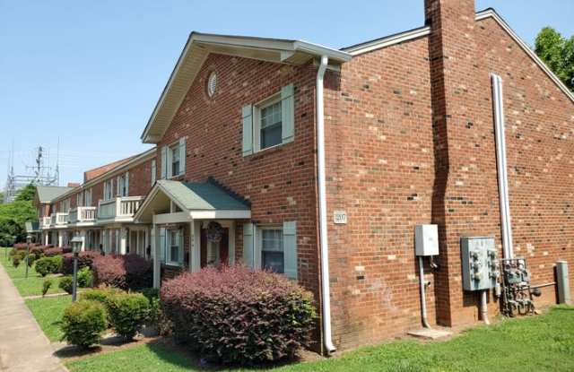 1207 Green Oaks Lane Gallery 3