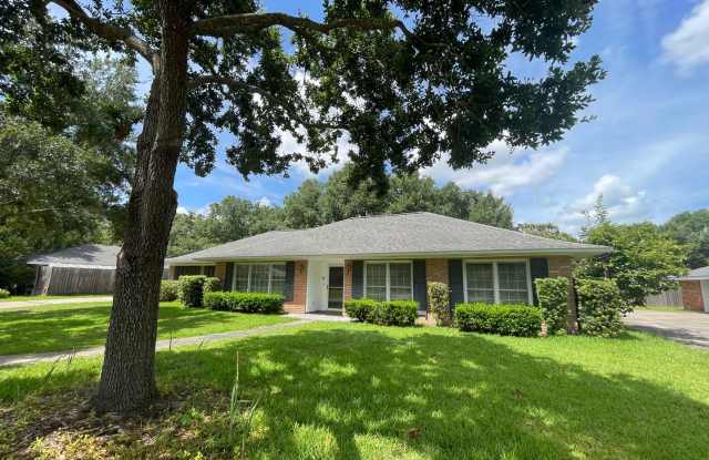 Four Bedroom, Two Bathroom , Brick House, Two Carport. Gallery 1