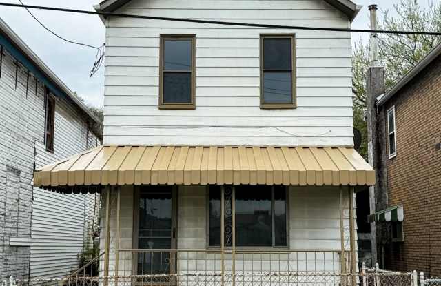 Bright 2 Bedroom home in McKees Rocks Available Now! - 707 Harriet Street, McKees Rocks, PA 15136 Bright 2 Bedroom home in McKees Rocks Available Now! - 707 Harriet Street, McKees Rocks, PA 15136