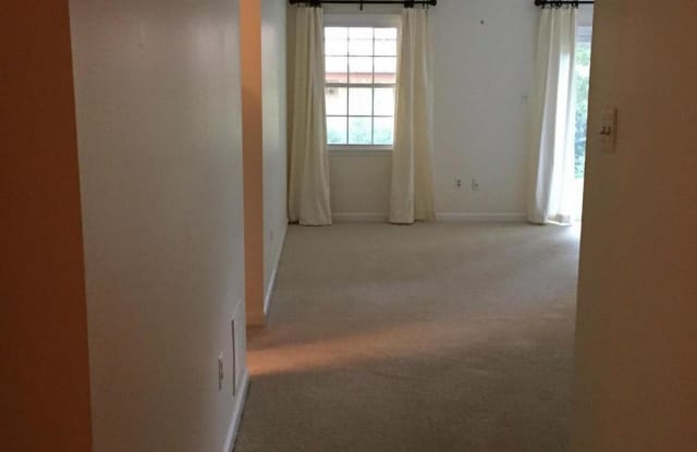 4641 LUXBERRY DR - 4641 Luxberry Drive, Kings Park West, VA 22032