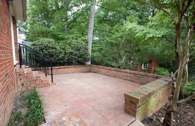 Spacious, well maintained, Tri-Level home in Westmoor subdivision Gallery 3