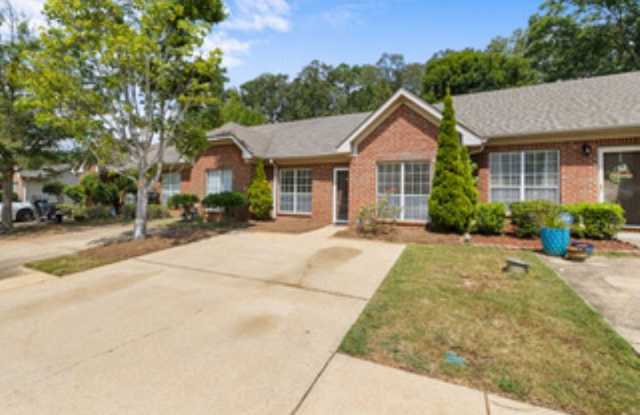 2 bed 2 bath townhome on border of Helena and Bessemer off of exit 1. Gallery 3