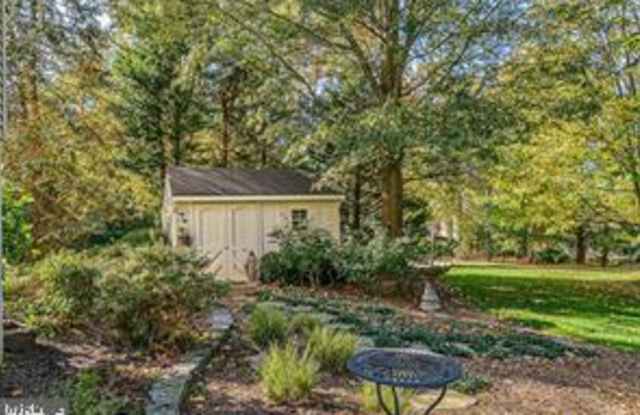 8300 SILVERTHORN ROAD Gallery 3