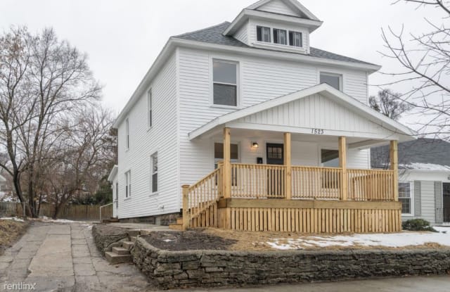 1523 Powers Ave NW - 1523 Powers Avenue Northwest, Grand Rapids, MI 49504