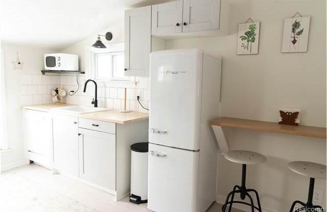 22101 Nowlin Street photos photos