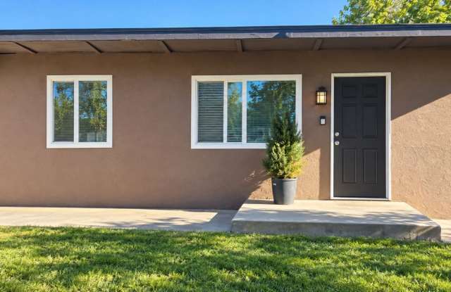 For Rent / Se Renta – 3 Bed, 2 Bath Home in Madera | Casa de 3 Recámaras 2 banos Gallery 1