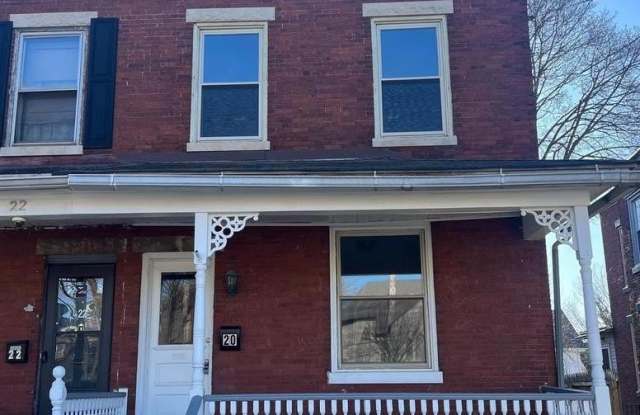 20 LAUREL Street Gallery 2