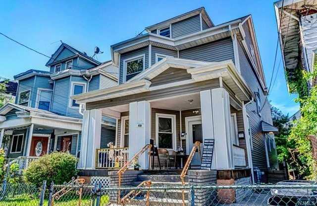 468-470 Park Avenue 2 - 468-470 Park Avenue, Paterson, NJ 07504
