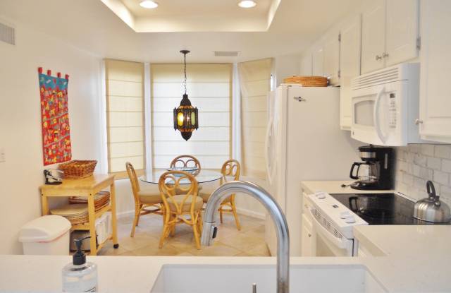 201 Seville Circle Gallery 4