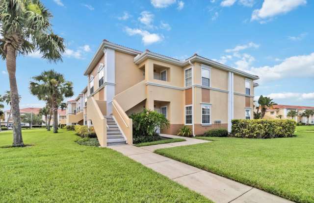 2/2 condo available now at the Villagio for annual lease Gallery 3