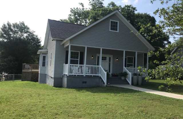 LARGE 4 BED/2.5 BATH HOME W/ BONUS ROOM Gallery 1