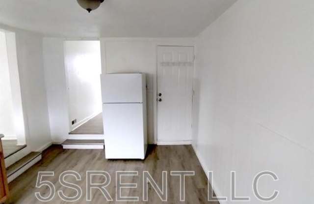 240 S Mary Ellen St Apt D Gallery 3