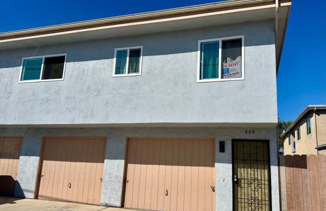 Upstairs 2 bed/1bath with ample parking in IB Gallery 1