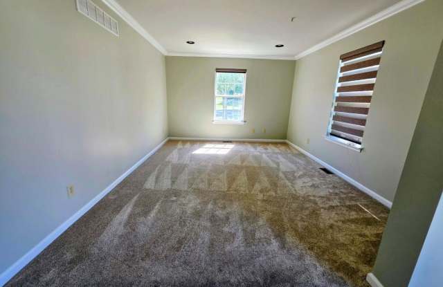 451 GLENN ROSE Circle Gallery 4