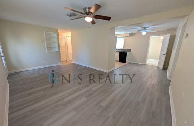 3/1 NEW flooring & paint.  Lots of updates! Gallery 4
