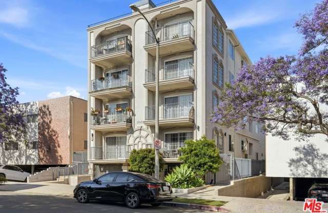 1842 Greenfield Ave unit: 102 photos photos