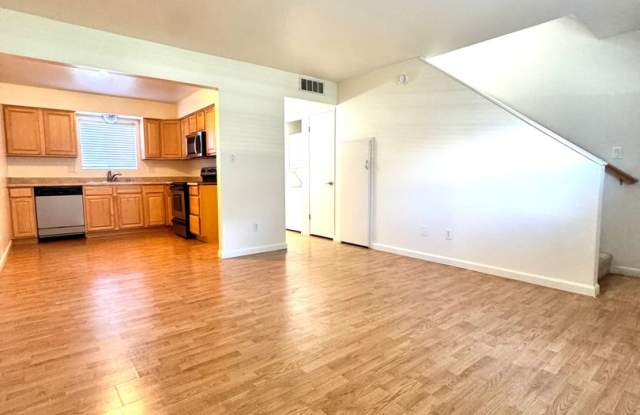 Charming 2 Bedroom Condo in Quiet Community with Pool! Gallery 4