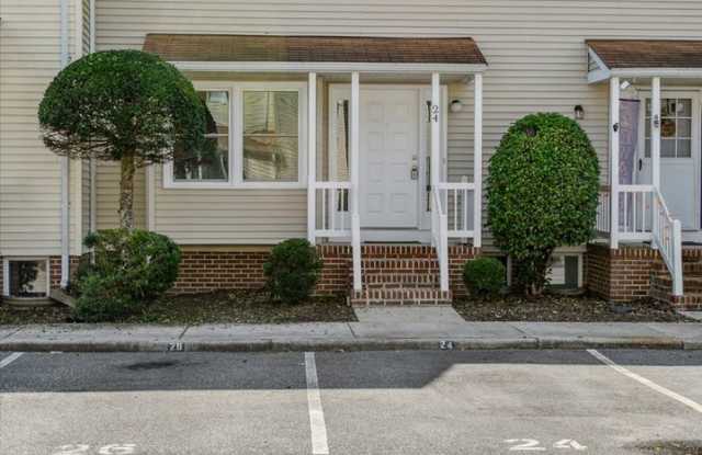 Bright 2 Bedroom Townhome in Williamsburg VA with Finished Lower Level  Private Balcony photos photos