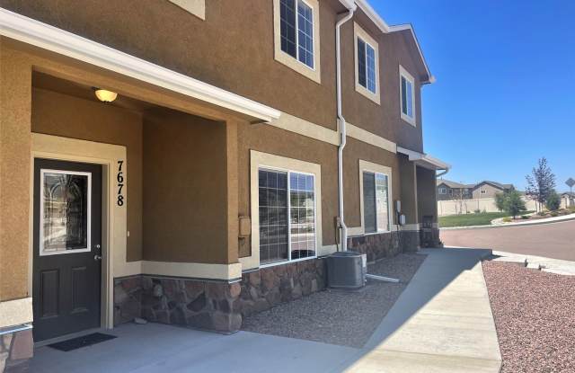 Townhome w/ 2 car garage, A/C-Newer, Low Maintance,  Conviniently Located photos photos