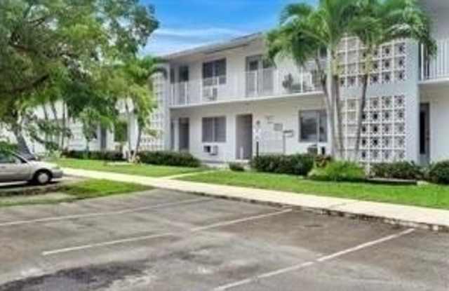 2000 NE 51st Court unit: 203 photos photos