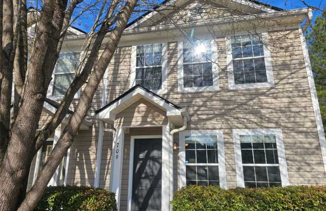 Move In special! 1/2 off the first Months rent!! 2 Bedrooms, 2.5 Baths Townhouse located in a Quiet South Fulton Neighborhood! photos photos