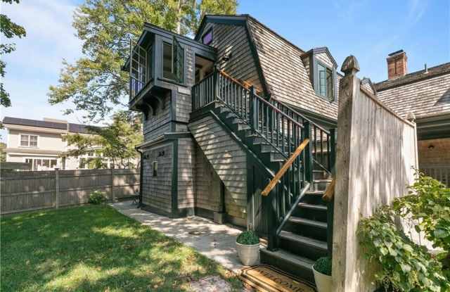 99 Coggeshall Avenue unit: 2 photos photos