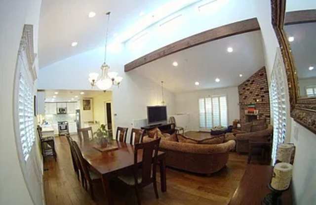 2718 Vanderbilt Lane Gallery 2