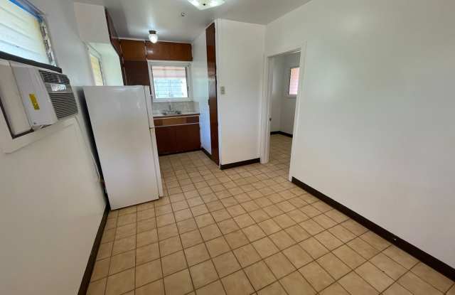 COZY KAIMUKI COTTAGE- UTILITIES AND PARKING INCLUDED photos photos