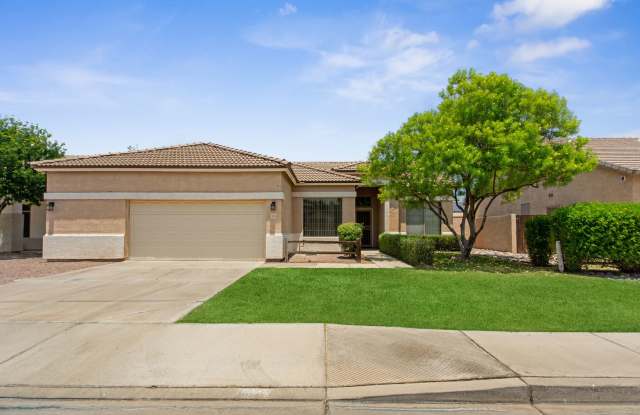 $2,500 Lovely Gilbert Rental Home With 2.5 Garage-3 bedrooms-2 Baths! - 92 East Spur Avenue, Gilbert, AZ 85296