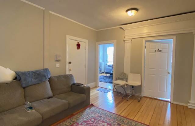 10 Glenville AvenueApt. 3 Gallery 3